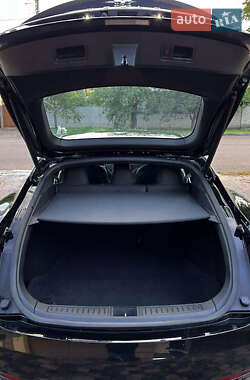 Лифтбек Tesla Model S 2019 в Черкассах