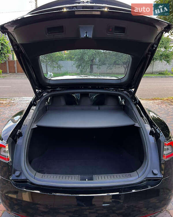 Лифтбек Tesla Model S 2019 в Черкассах