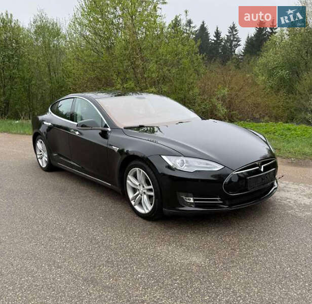 Лифтбек Tesla Model S 2014 в 
