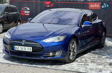 Лифтбек Tesla Model S 2016 в 