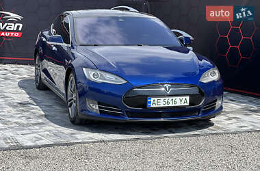 Лифтбек Tesla Model S 2016 в 