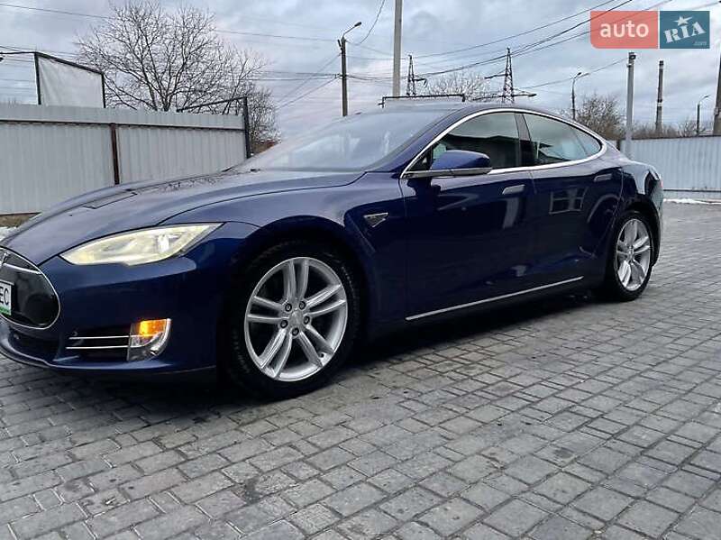 Лифтбек Tesla Model S 2016 в 