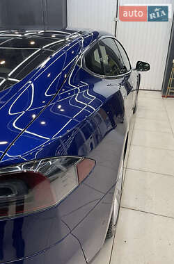 Лифтбек Tesla Model S 2016 в 