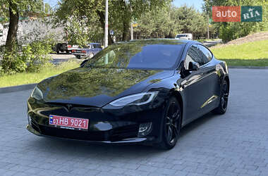 Лифтбек Tesla Model S 2019 в Новояворовске