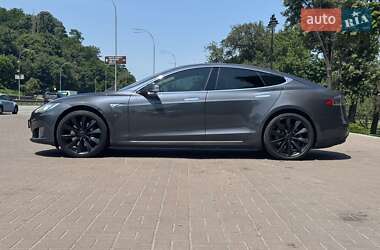Лифтбек Tesla Model S 2015 в 