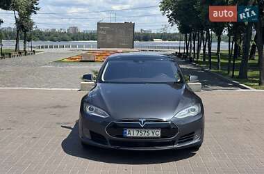 Лифтбек Tesla Model S 2015 в 