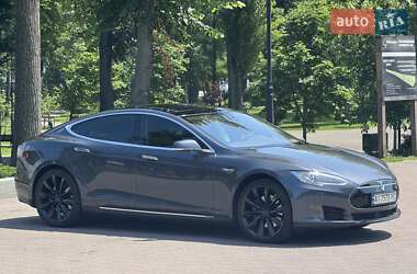 Лифтбек Tesla Model S 2015 в 