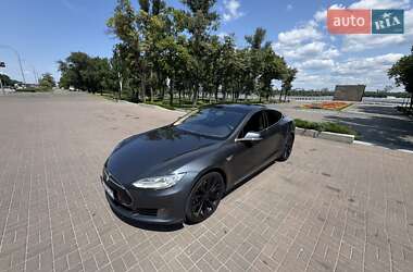 Лифтбек Tesla Model S 2015 в 