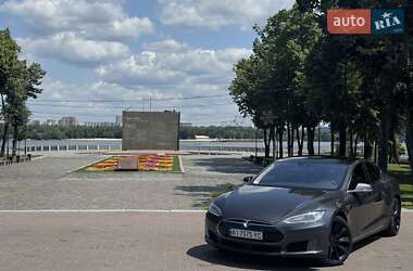 Лифтбек Tesla Model S 2015 в 