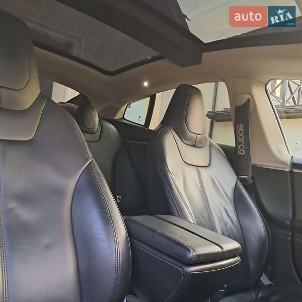 Ліфтбек Tesla Model S 2014 в Вінниці