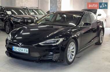 Лифтбек Tesla Model S 2016 в 
