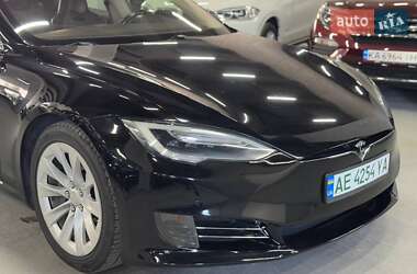 Лифтбек Tesla Model S 2016 в 