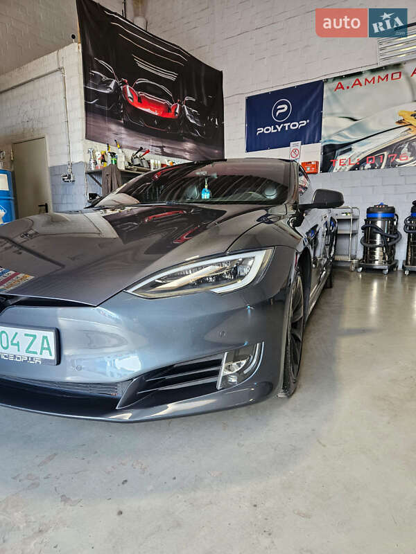 Лифтбек Tesla Model S 2017 в Львове