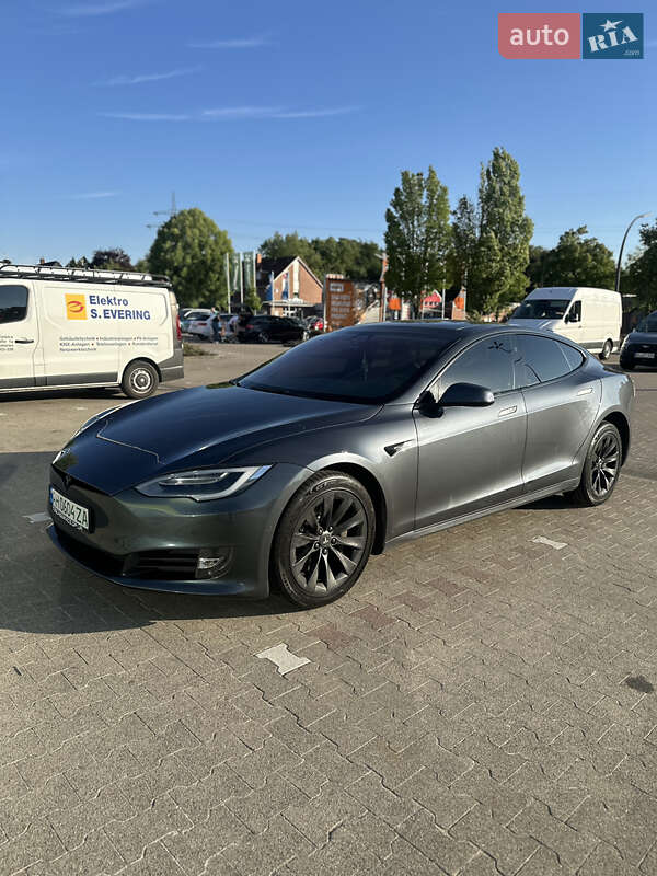 Лифтбек Tesla Model S 2017 в Львове