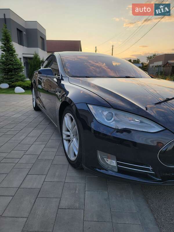 Ліфтбек Tesla Model S 2013 в Дніпрі