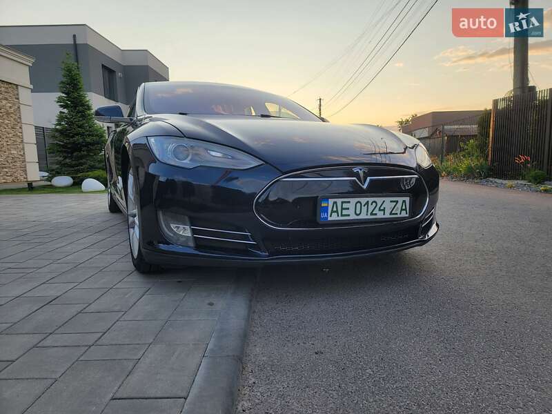 Ліфтбек Tesla Model S 2013 в Дніпрі
