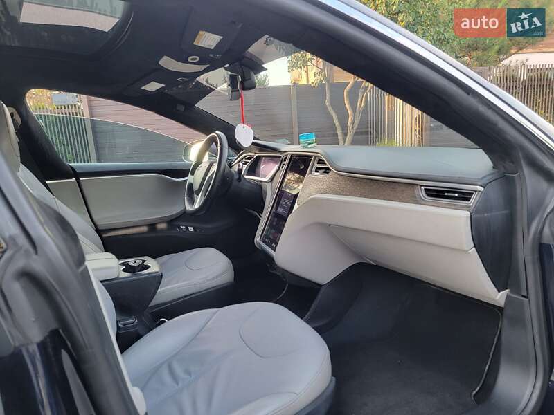 Ліфтбек Tesla Model S 2013 в Дніпрі