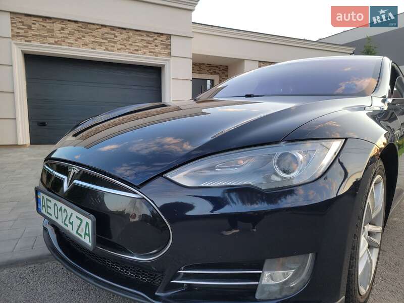 Ліфтбек Tesla Model S 2013 в Дніпрі