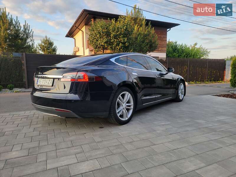 Ліфтбек Tesla Model S 2013 в Дніпрі