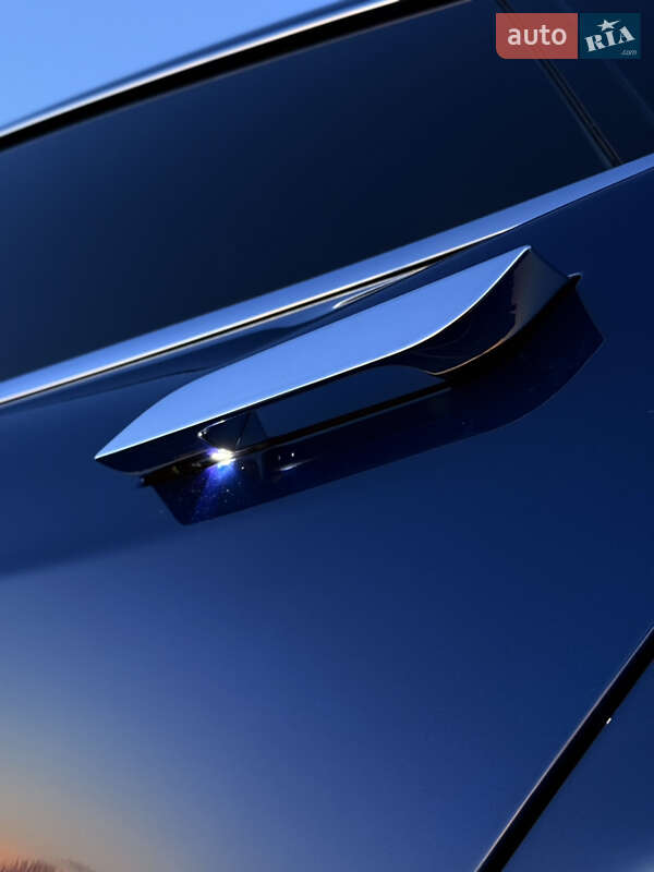 Ліфтбек Tesla Model S 2015 в Одесі