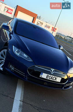 Лифтбек Tesla Model S 2015 в 