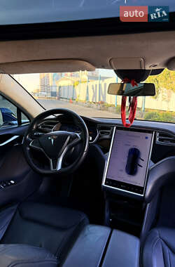 Лифтбек Tesla Model S 2015 в 
