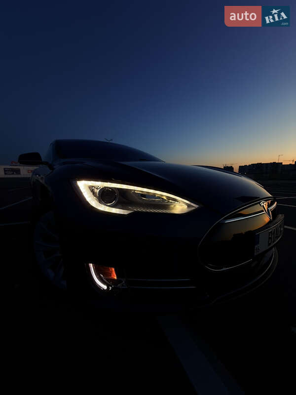 Ліфтбек Tesla Model S 2015 в Одесі
