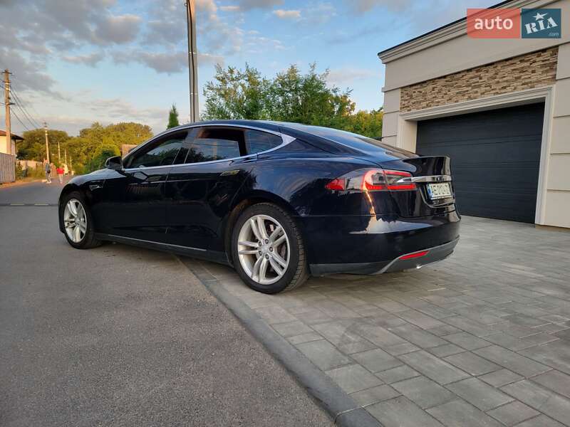 Ліфтбек Tesla Model S 2013 в Дніпрі