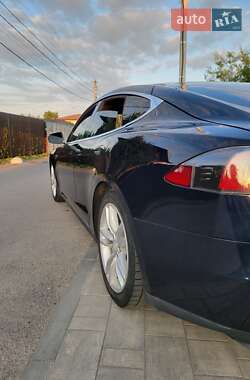 Лифтбек Tesla Model S 2013 в 