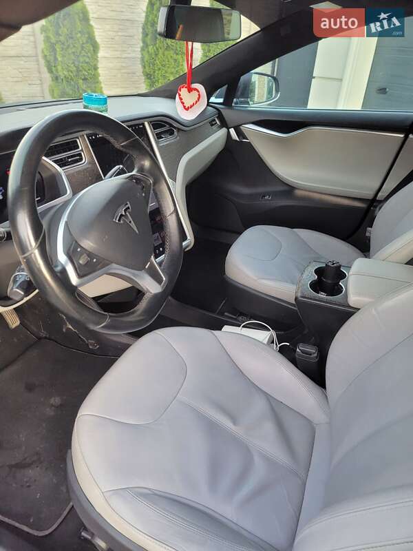 Ліфтбек Tesla Model S 2013 в Дніпрі