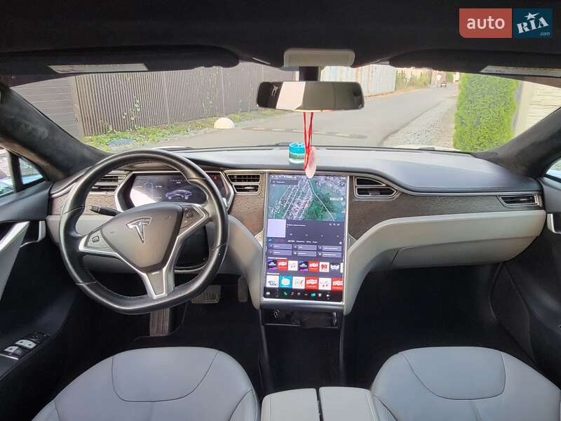 Ліфтбек Tesla Model S 2013 в Дніпрі
