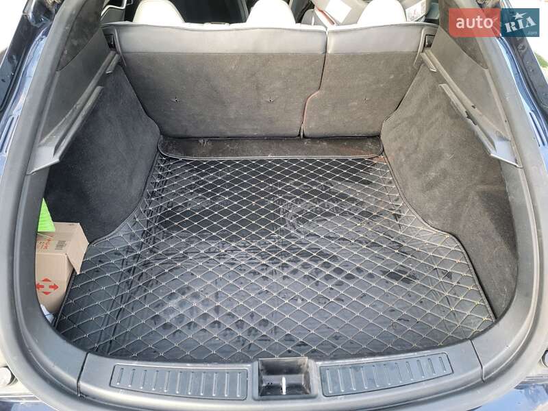 Ліфтбек Tesla Model S 2013 в Дніпрі