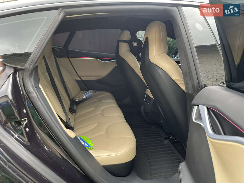 Лифтбек Tesla Model S 2016 в Киеве