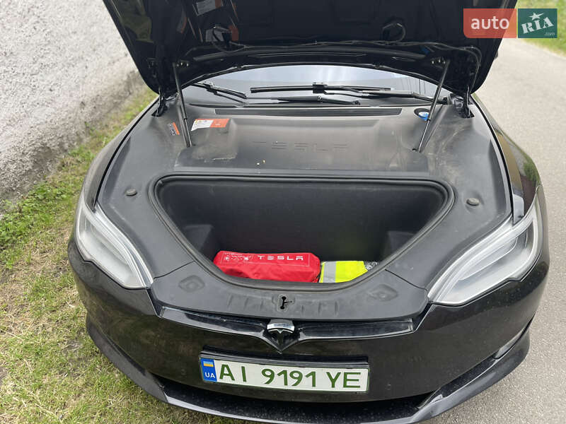 Лифтбек Tesla Model S 2016 в Киеве