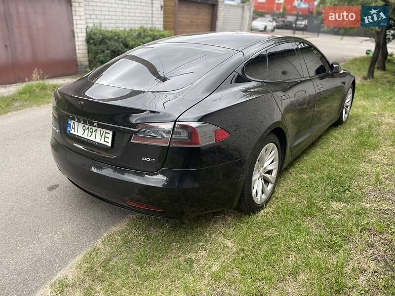 Лифтбек Tesla Model S 2016 в Киеве