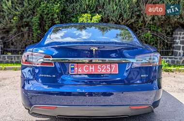 Лифтбек Tesla Model S 2015 в 