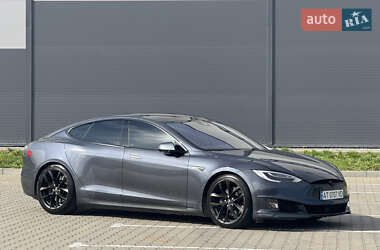 Лифтбек Tesla Model S 2015 в 