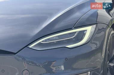 Лифтбек Tesla Model S 2015 в 