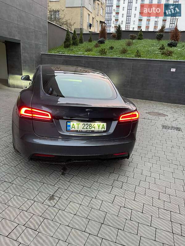 Лифтбек Tesla Model S 2022 в Ивано-Франковске