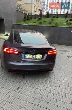 Лифтбек Tesla Model S 2022 в 