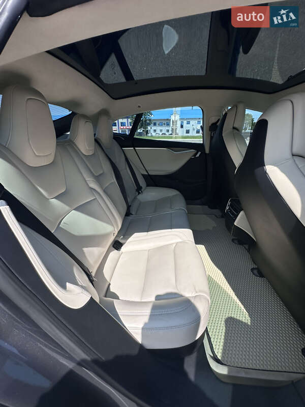 Лифтбек Tesla Model S 2017 в Житомире