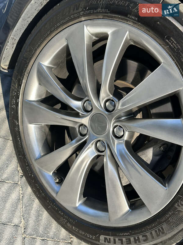Лифтбек Tesla Model S 2016 в Львове фото 10 Лифтбек Tesla Model S 2016 в Львове