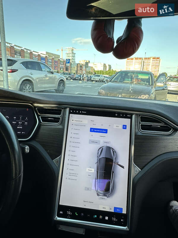 Лифтбек Tesla Model S 2016 в Львове фото 35 Лифтбек Tesla Model S 2016 в Львове