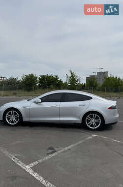 Лифтбек Tesla Model S 2013 в 
