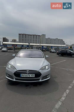 Лифтбек Tesla Model S 2013 в 