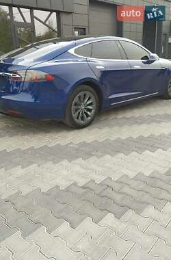 Лифтбек Tesla Model S 2016 в 