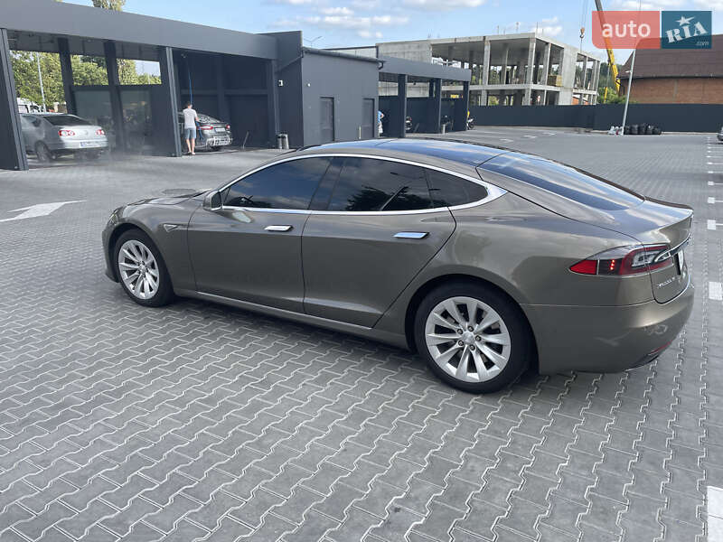 Лифтбек Tesla Model S 2016 в Виннице