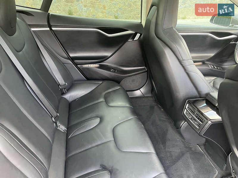 Лифтбек Tesla Model S 2016 в Виннице
