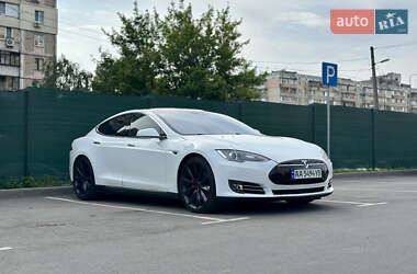 Лифтбек Tesla Model S 2015 в 