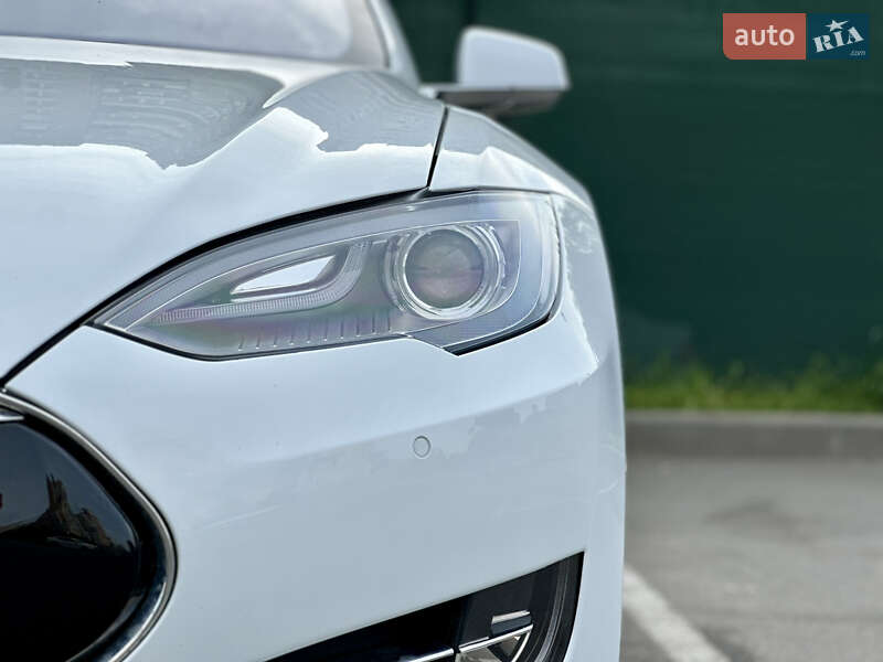 Лифтбек Tesla Model S 2015 в Киеве